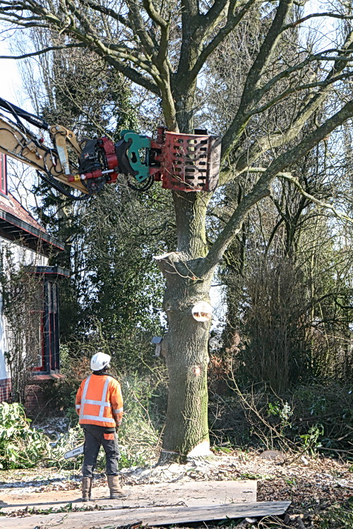 Geen ontkomen meer aan, het beslissende moment is daar. Duwtje.....