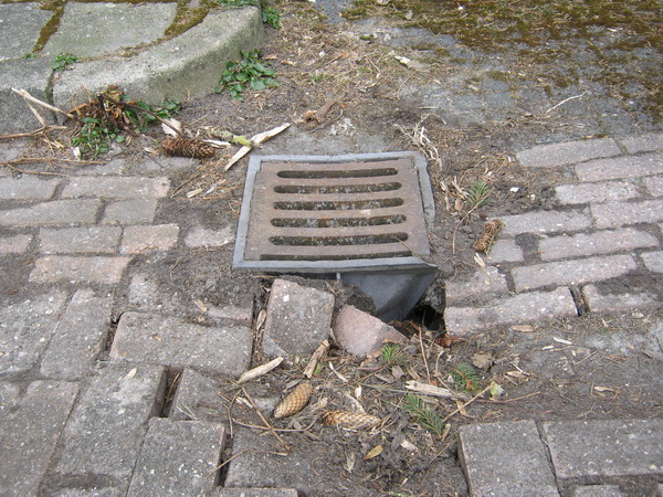 struikelplek nabij de Mokkenburgweg (Maar ja, dit gaat de komende anderhalf jaar fors op de schop, dus....)