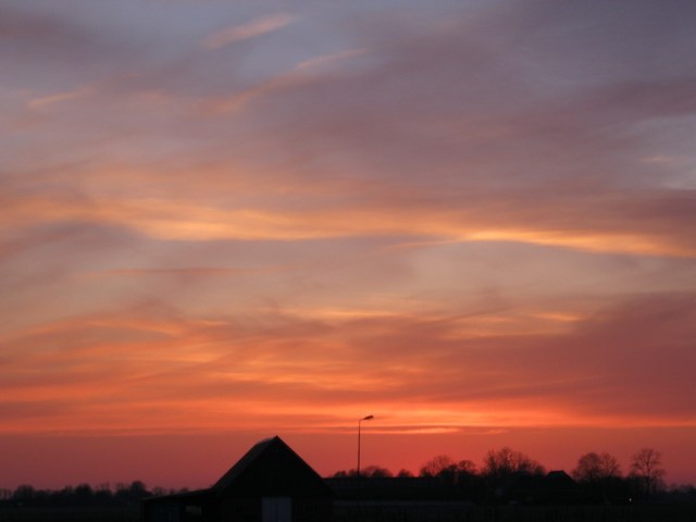 Het is de lucht boven de schuur van Jan Tempel....