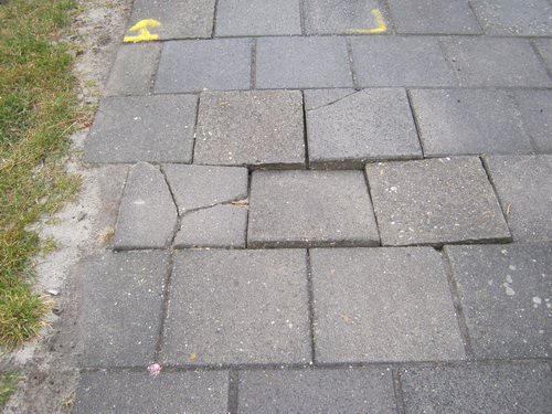 Plaveiselgebrek aan de noordkant van de brug 