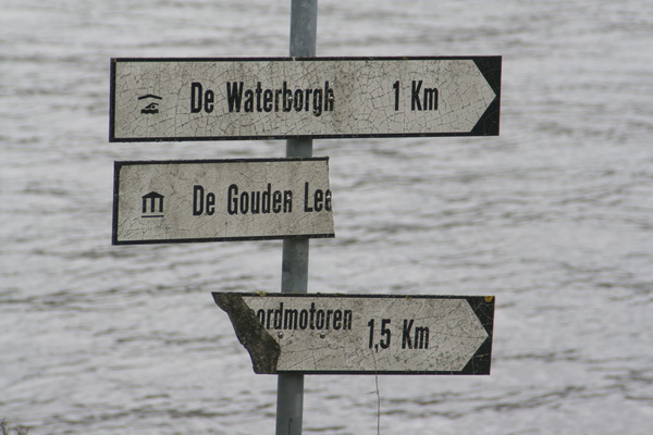 Nauwkeurig bij de tijd is de berichtgeving langs de kant niet....