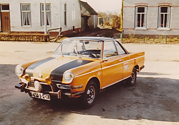 Thomas zijn eerste auto, zelf in gewenste kleuren gespoten.... Een BMW 700 (van 1965), in 1970 gekocht, later opgevolgd door een Renault Dauphine...