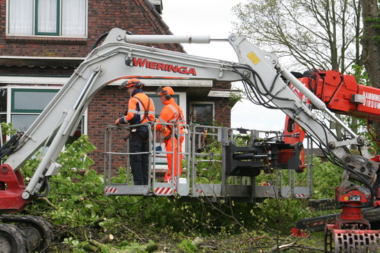 Werkoverleg op de begane grond; en het is bijna lunchtime...