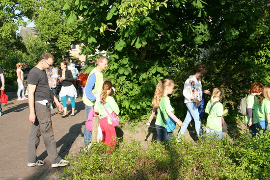 Het blijft een komen en gaan van kinderen en volwassenen, deze tweede dag is er wederom een met een gouden randje!