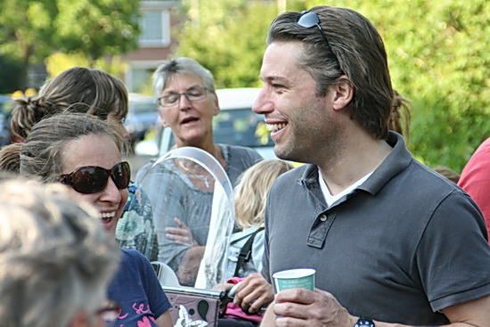 En koffie voor de begeleiders, geen wonder dat ze allemaal zo tevreden-plus ogen!