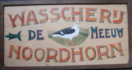 reclamebord, een creatie van Hindrik de Jager zelf