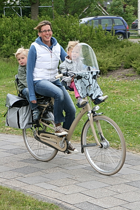 We zijn terug in de 'bewoonde wereld'.... Dag buurvrouw, dag Noortje, dag Jens....