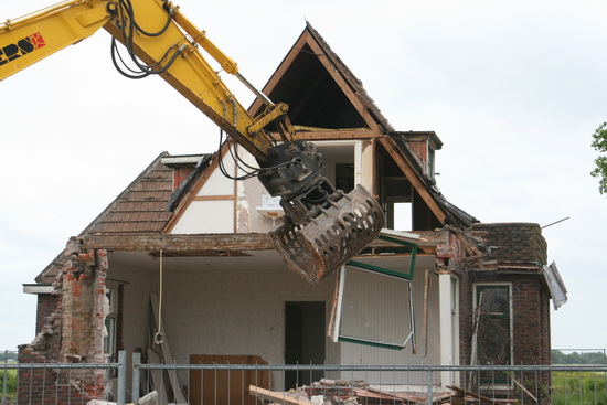 "Destruction is going on!" Tijdens de theepauze van de BORKmedewerkers heb ik een Mokkenburgommetje gemaakt. Nu de sloopdraad wederom opgevat.....