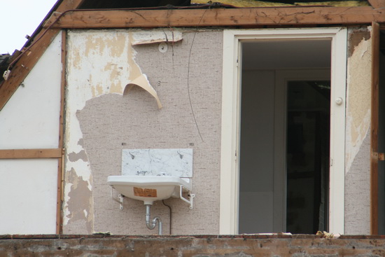 Een beeld dat schrijnend illustratief is voor de noodzakelijke afbraak.....