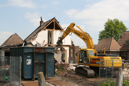 's Middags ga ik er met de grote Canon op af. Zonnetje erbij, krijgt de klus meteen een andere glans...