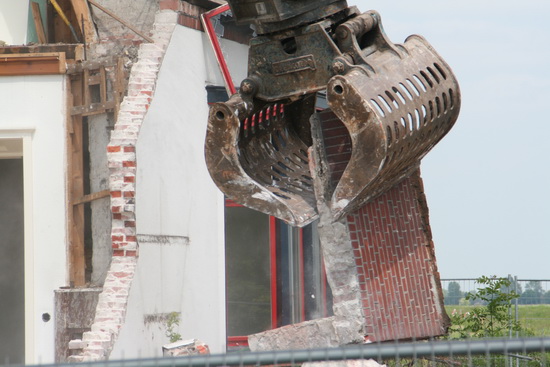 Maar, zeggen de slopers, "Wie afbreekt, bouwt ook op!" Is ook iets voor te zeggen....