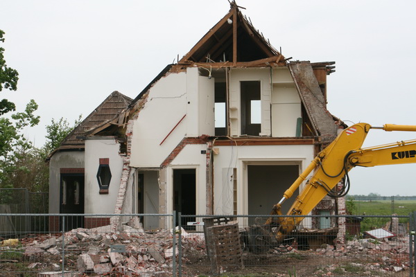 De BORKmedewerkers zijn naar huis, het is woensdagmiddag. Donderdagmorgen zullen eerst de "asbestdokters" komen opdraven. Stagnatie...