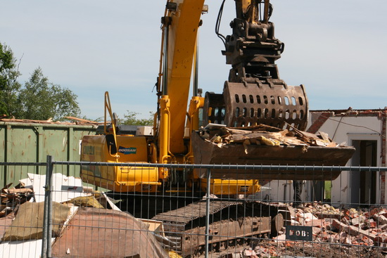 Kijk, om deze gevulde bak gaat het! Kiepen maar.....