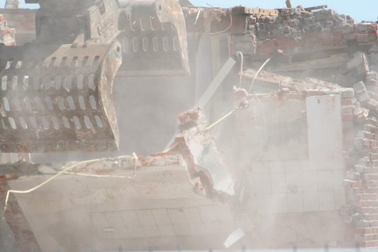 Ja, en als er dan een muurgedeelte valt, wil het wel wat stoffig worden...