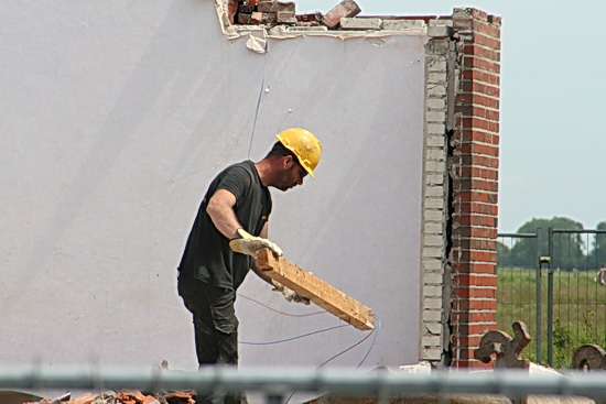 De "gele BORKer" houdt alles goed in de gaten. Houten balk.... Bruikbaar of niet?
