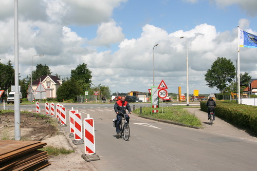 Op de kruising met de N355/Industrieweg/Langestraat Zuid is het nog vrij rustig, dat wordt later wel anders... (En een dag later helemaal anders...)