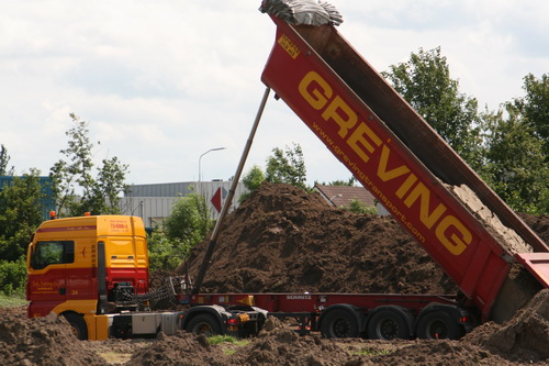 Dit is voor dat jongetje in mij, dat nog altijd aanwezig is, lievelingskost! Kiepwagens, moderne tractoren en grijpers, brommende en grommende boorinstallaties....