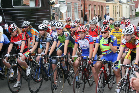 In 2009 stonden deze sportieve jongedames als 'Beloften' aan de start! Wie braken er door? Wie haakten af?