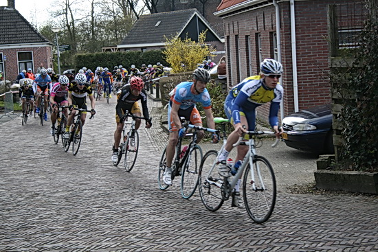Wedstrijdbeeld uit de mannenrace van 2012, ook een spannend gebeuren