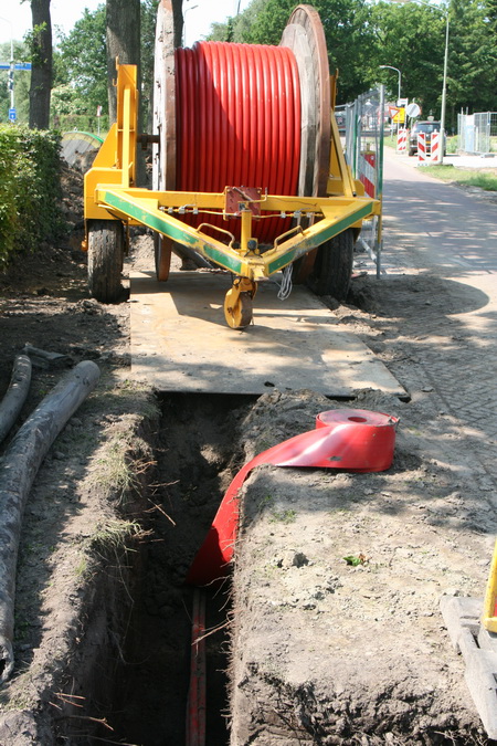 Bij de parallelweg langs de N355 hebben de HAKwerkers het weekeinde ingeluid. Maandag is er weer een werkdag...