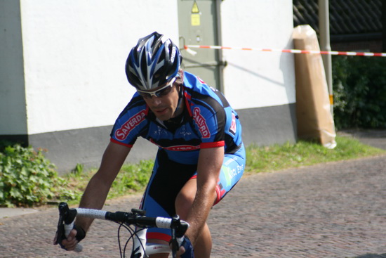Beeld van een 'lonely rider' die doorgaat middels eigen tempo.... 