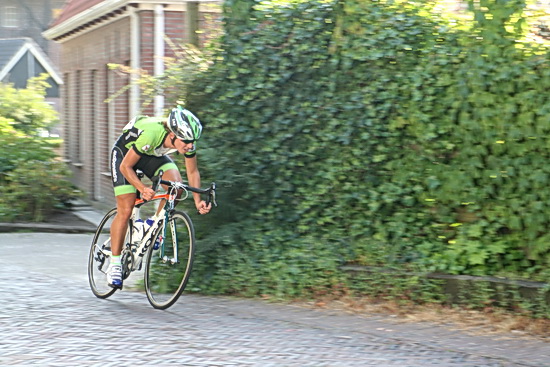 En daar komt ze, de ontketende Janneke Ensing, op jacht naar de koplopers. Zal het haar lukken???!