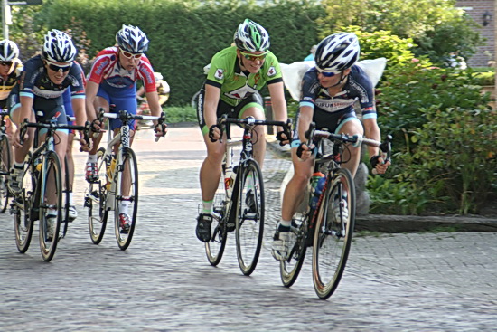 En hier lijkt er zo te zien ook nog iets aan de hand..... Zijn de koplopers in zicht? Of zijn ze al bijgehaald?