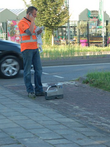 De genoemde computer, samen met zijn baas...