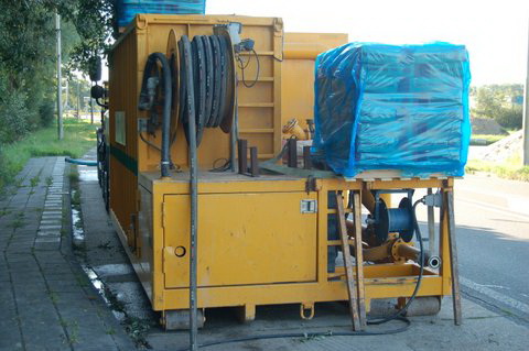 Container met menginstallatie en watervoorraad