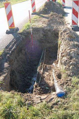 Boorput met een verkeerd getrokken mantelpijp, rechts.