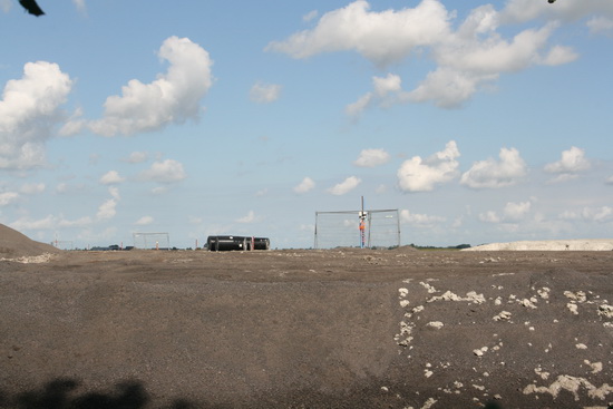 Nog een kijkje richting nieuw talud, zonder tralies ervoor. Hier is/wordt wat groots verricht!