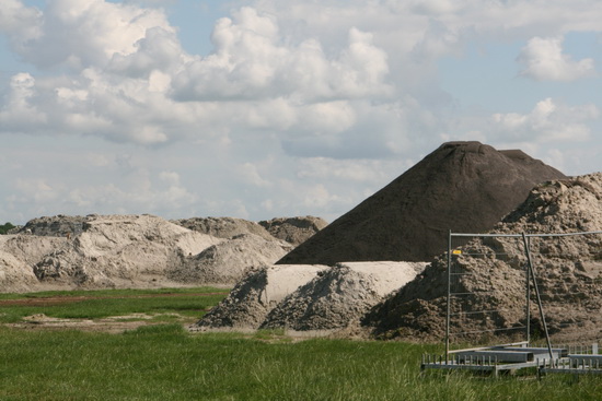 Een merkwaardig landschap met al die verschillende bulten grond. "Pas op, drijfzand!"