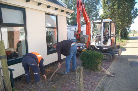 Een maandagmorgengat pal onder de ramen, tegen de gevel aan. Zonder enige waarschuwing vooraf.