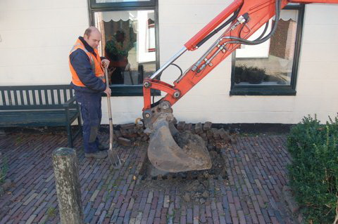 Zo, de graafmachine neemt het uitdiepen over....