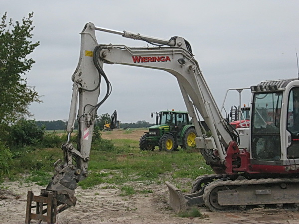 Dit is de plek waar de twee woningen aan de Langestraat Zuid werden gesloopt, de nummer 9 en 11. Ook hier toenemende bedrijvigheid. Ben benieuwd wat het vervolg is...