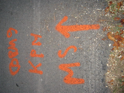 Code op de weg... Heeft het dan toch met KPN-kabels te maken?