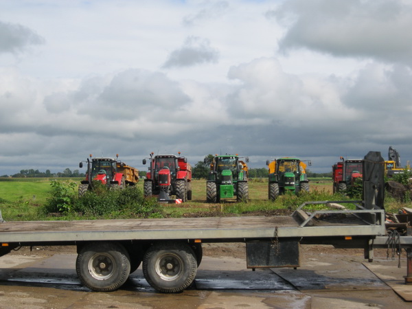 Terug bij het begin, maar nu na de stoffige vrijdag. Weekendrust voor werkers en materieel. Week 37 wordt in ieder geval minder stoffig, kun je aan de lucht zien...