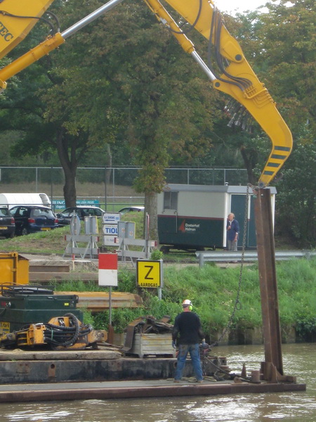 Kijk, op deze plek moet ie staan. Even een tikkie op zijn boveneind...