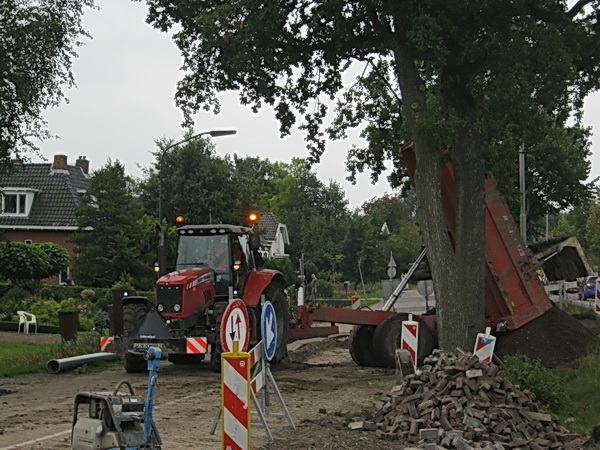 Eerst dacht ik dat aanwonende Willem Wieringa bij de onderhandelingen een eigen directe verbinding met de N355 had bedongen, maar dat blijkt toch niet zo te zijn....