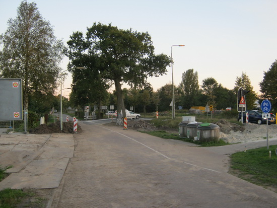 De verbinding met de parallelweg is nog open, maar is niet als racebaan aangegeven....