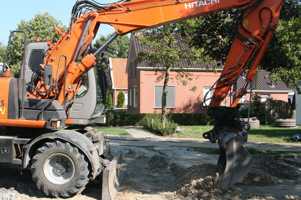 Ook de driesprong Noorderweg-Touwslagersbaan moet worden gefatsoeneerd, wil de begrafenisstoet er waardig langs kunnen.....