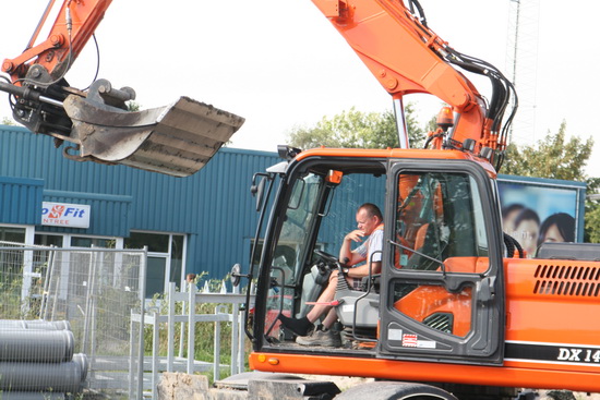 Daar zit je dan op een warme vrijdagmiddag, wachtend op de waterleidingman, je ziel in lijdzaamheid bezittend.....