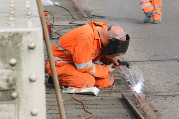 En er wordt ook met vuur gespeeld, eh, gewerkt! Gezichtsbescherming aanwezig!