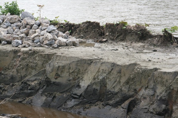 Bij het afgraven komen de aardlagen wel bloot te liggen, mooi te zien!