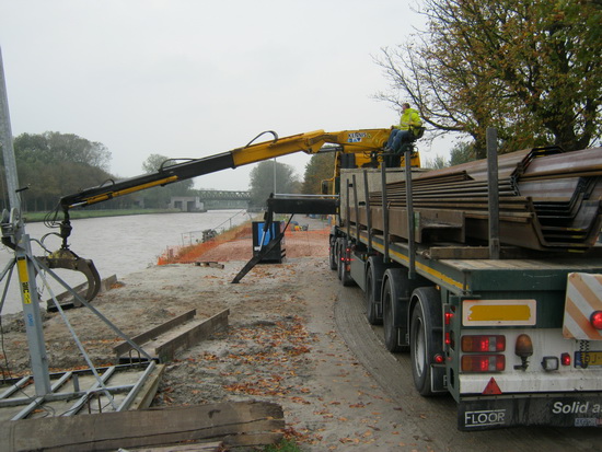 En zo kan de chauffeur even een arm te voorschijn roepen: "Pak die balken even voor me op, wil je?!" Techniek? Prachtig vak!