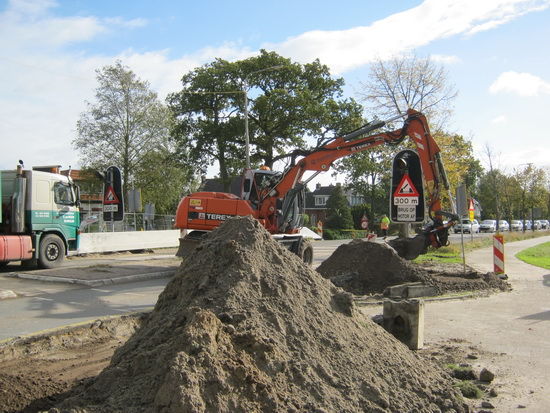 Moeilijk werken onder deze omstandigheden. Vraagt het uiterste, vooral van de concentratie! Niet alleen op je eigenlijke klus letten, ook en vooral op de directe omgeving.