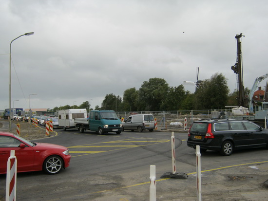 Aanstormend verkeer vanaf de Industrieweg, de omleidingsweg en vanuit Noordhorn. Soms situaties die een YouTubefilmpje waard zouden zijn geweest...