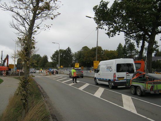Gezicht vanaf het westelijke fietspad, blik naar het noorden.... Zo krijg je een goed beeld van wat er dagelijks 'bij de weg' is...
