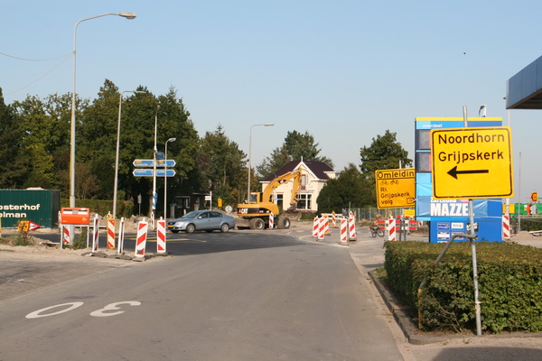 Genoeg verzinking, terug naar huis, daar is koffie! Hier de nadering van de dagelijks veranderende situatie bij het tunnelgebied, de omgeleide N355, de vernauwde Langestraat Zuid, de kabelgaten, de glascontainers op een bult gegooid....