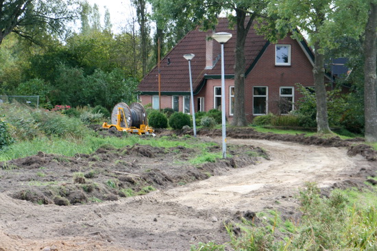 Huize Hekkema ligt nu wel erg geïsoleerd. Ik hoop dat ze aan de andere kant voldoende mogelijkheden hebben om de weg te bereiken.